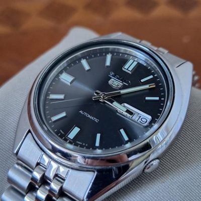 Seiko 5 slim caseback jubilee bracelet
